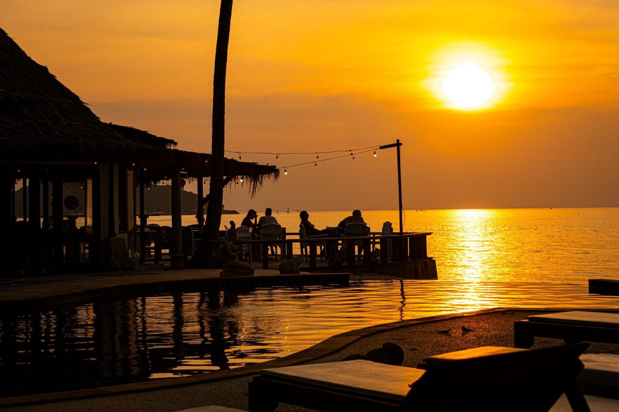 Lipa Lodge Beach Resort Lipa Noi Bagian luar foto