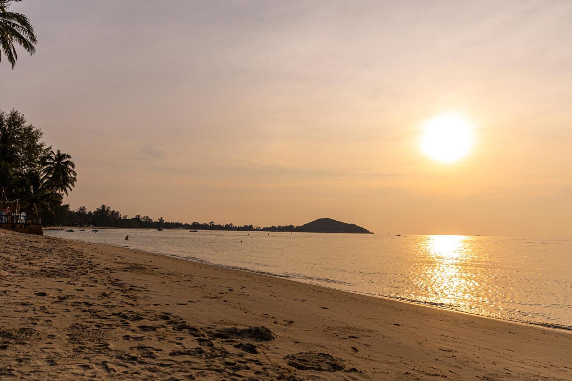 Lipa Lodge Beach Resort Lipa Noi Bagian luar foto