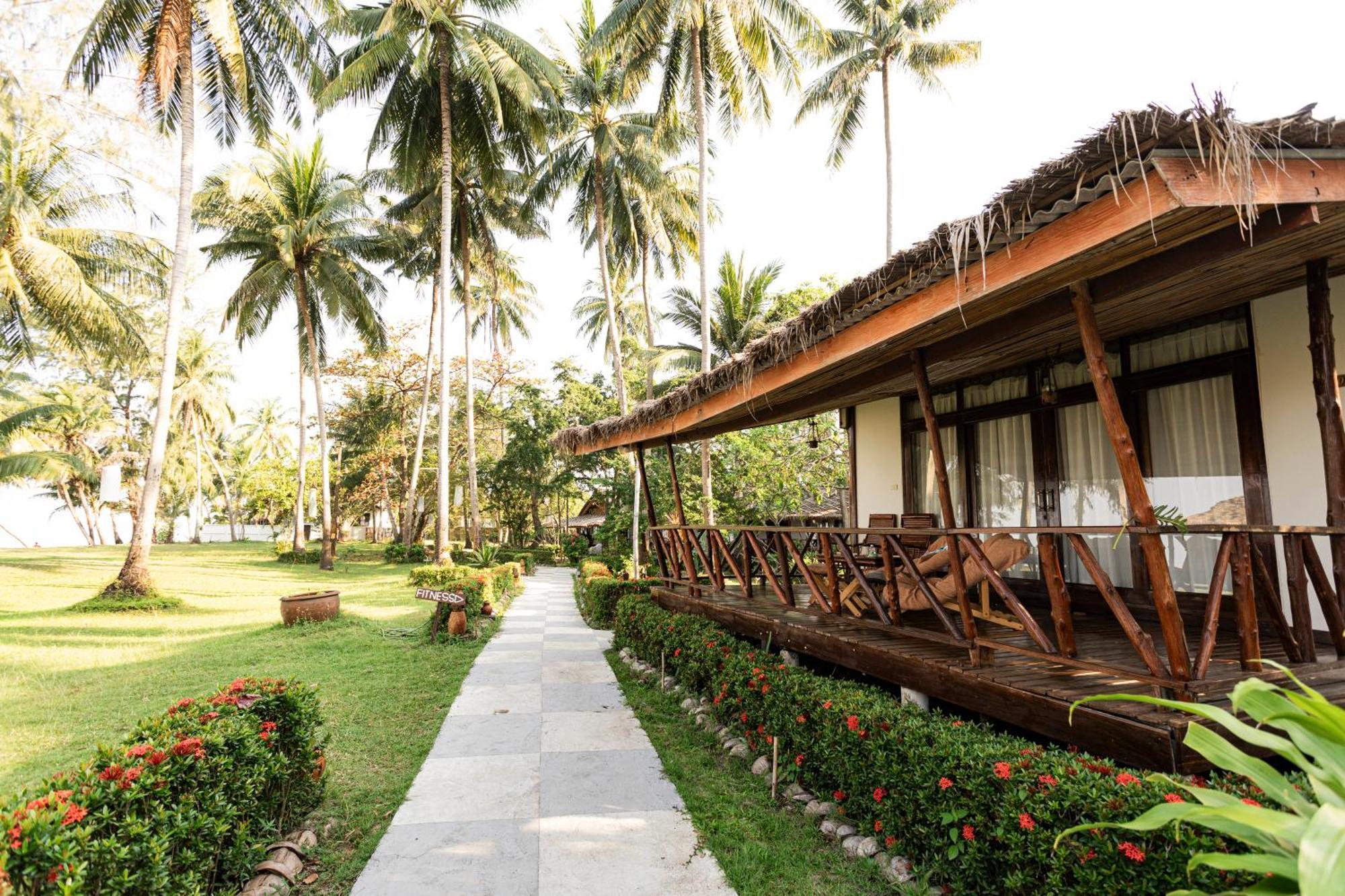 Lipa Lodge Beach Resort Lipa Noi Bagian luar foto