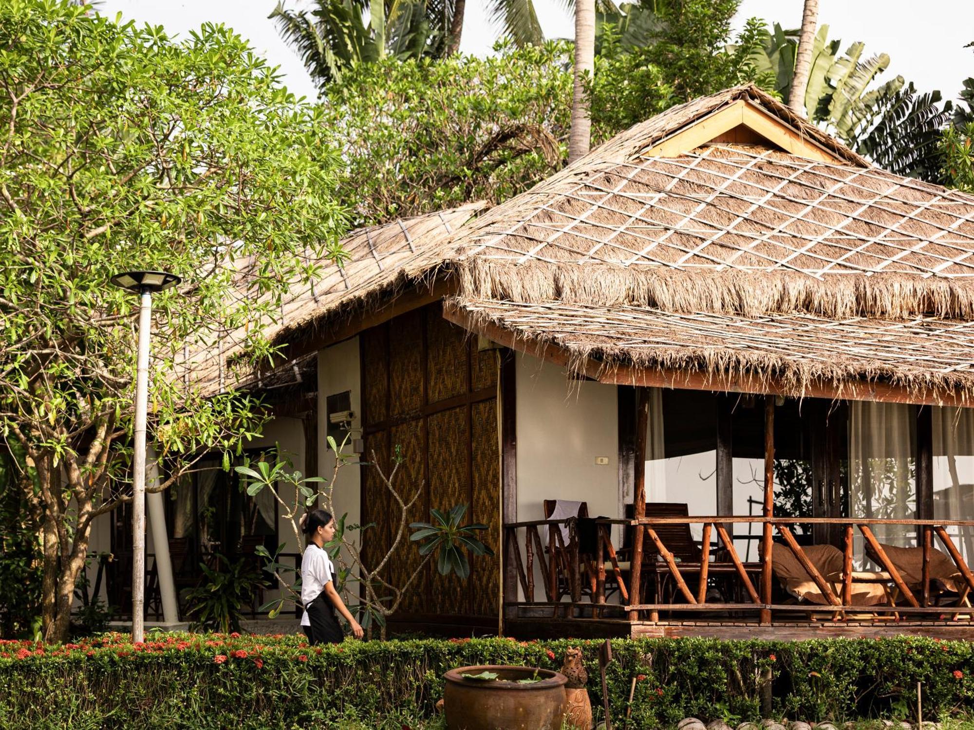 Lipa Lodge Beach Resort Lipa Noi Bagian luar foto