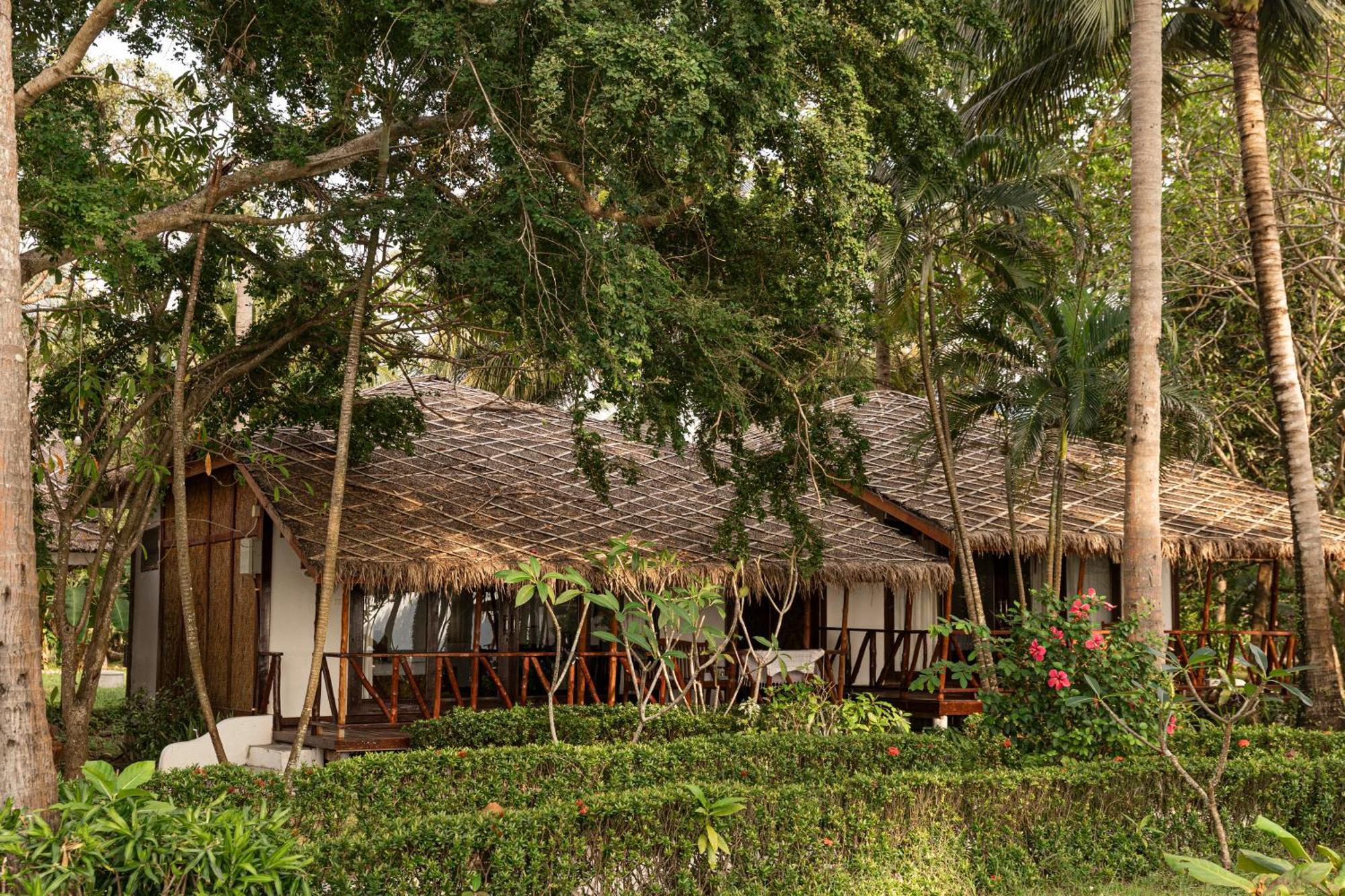 Lipa Lodge Beach Resort Lipa Noi Bagian luar foto