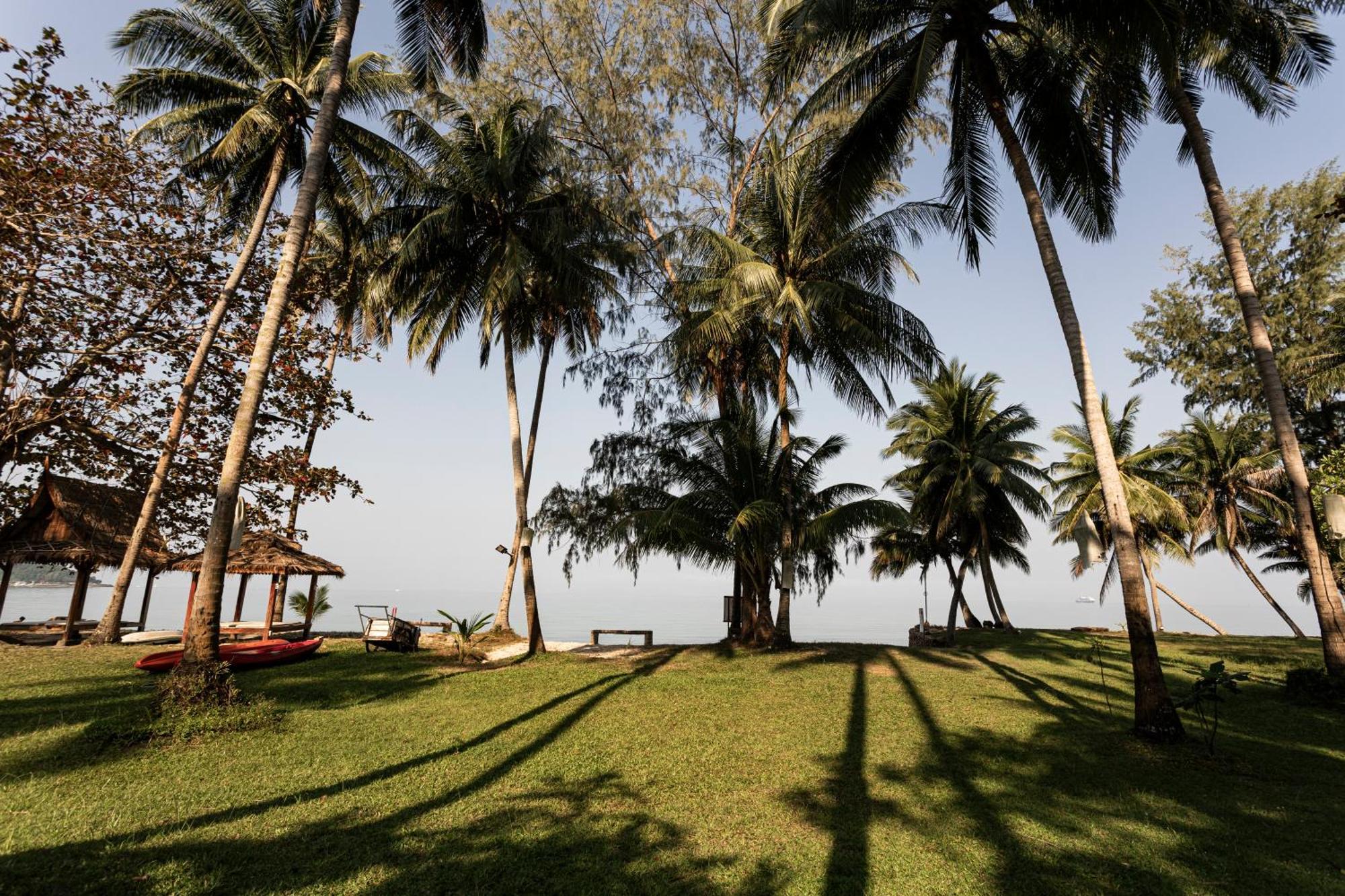 Lipa Lodge Beach Resort Lipa Noi Bagian luar foto
