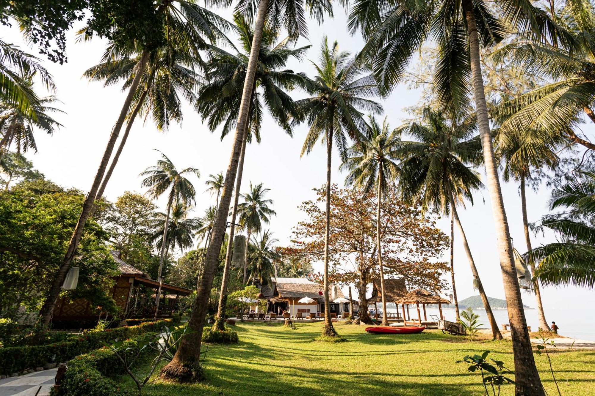 Lipa Lodge Beach Resort Lipa Noi Bagian luar foto
